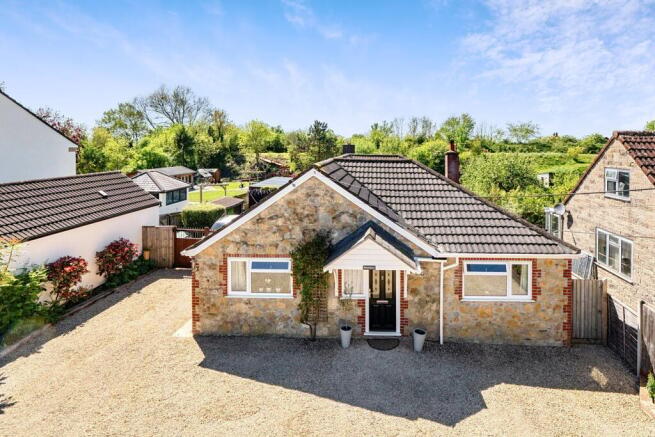 4 bed property, in Enfield Drive, £600,000