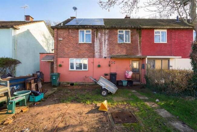 3 bed property, in Westbury Crescent, £195,000