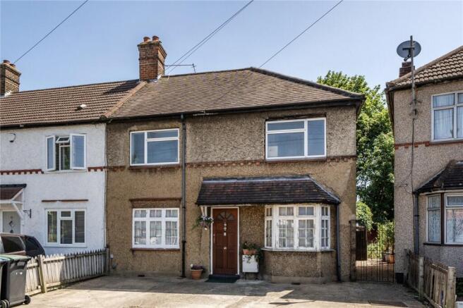 3 bed property, in Carpenter Gardens, £500,000