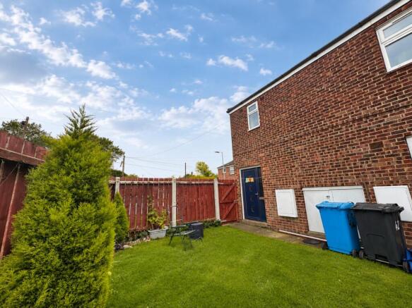 2 bed property, in Ripley Close, £35,000