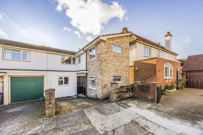 6 bed property, in Walberton Avenue, £410,000