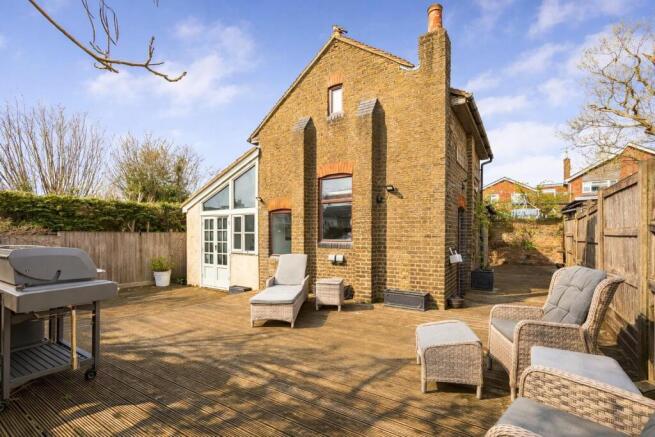 4 bed property, in London Road, £800,000