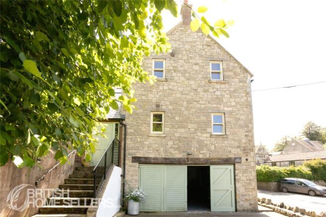 5 bed property, in High Street, £650,000