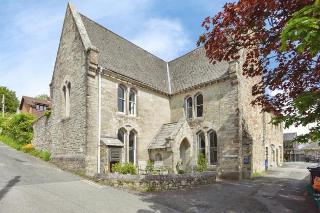 3 bed property, in Pound Lane, £325,000