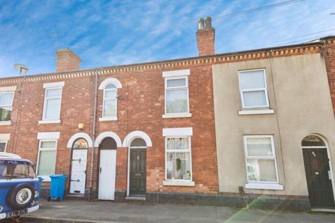 2 bed property, in Manchester Street, £90,000