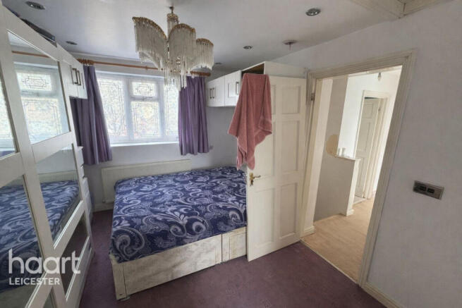 5 bed property, in Coombe Rise, £465,000