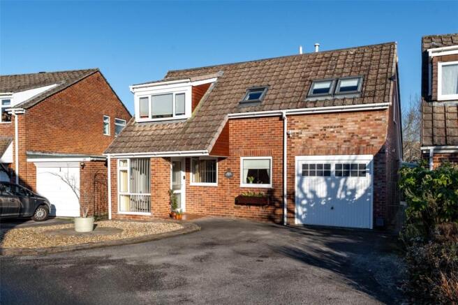4 bed property, in Hawker Close, £475,000