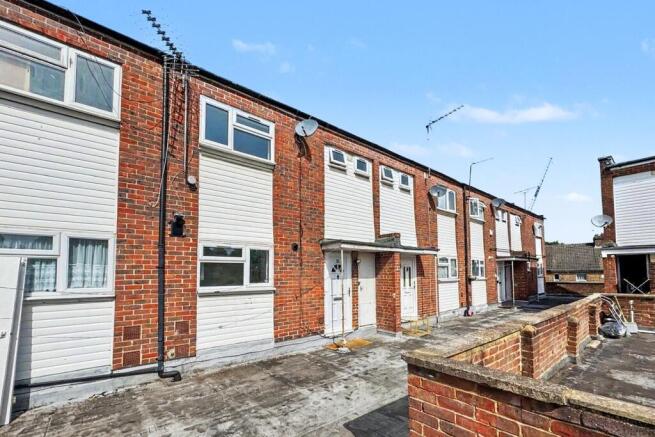 3 bed property, in Albert Road, £250,000