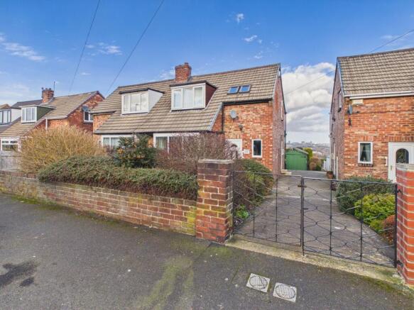 3 bed property, in Braeside, £130,000