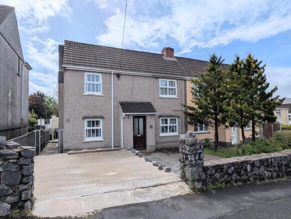 3 bed property, in Lluest, £160,000