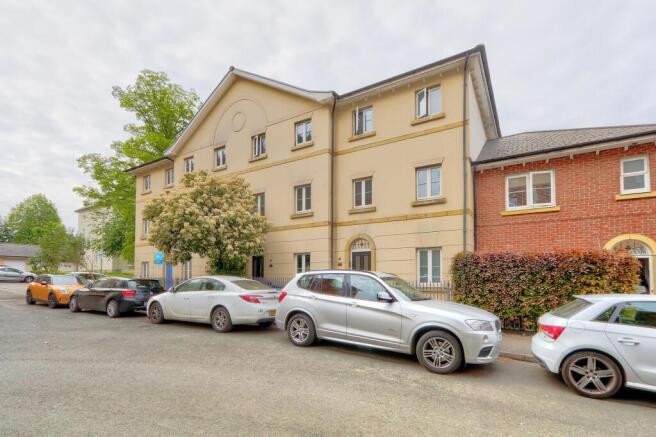 12 bed property, in Pillowell Drive, £475,000