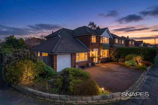 4 bed property, in Meadway, £750,000