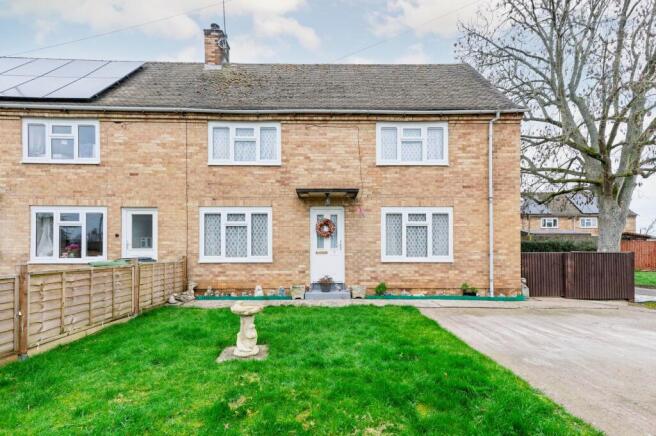 3 bed property, in Wheat Close, £350,000