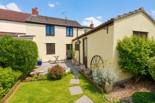 2 bed property, in West Street, £300,000