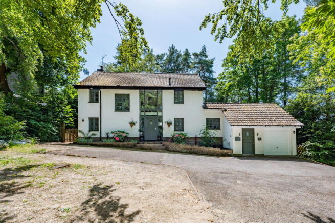 4 bed property, in St. Johns Road, £1,100,000