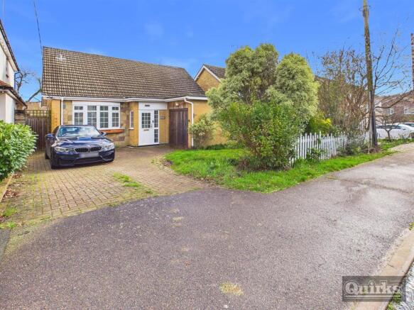 2 bed property, in New Avenue, £500,000