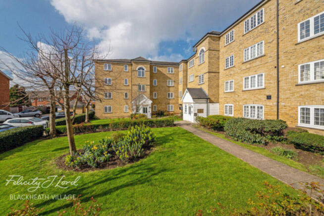 2 bed property, in Elizabeth Fry Place, £275,000