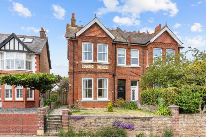 4 bed property, in Park Lane, £750,000