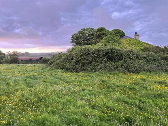 Land, in Lon Cae Cwta, £800,000