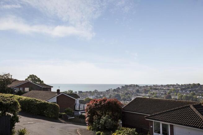 3 bed property, in Meadow Park, £230,000