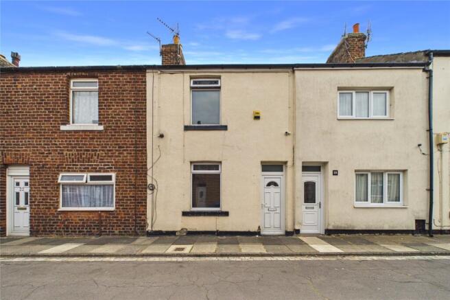 2 bed property, in Dixon Street, £75,000