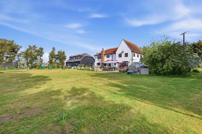 8 bed property, in Marshes, £1,095,000