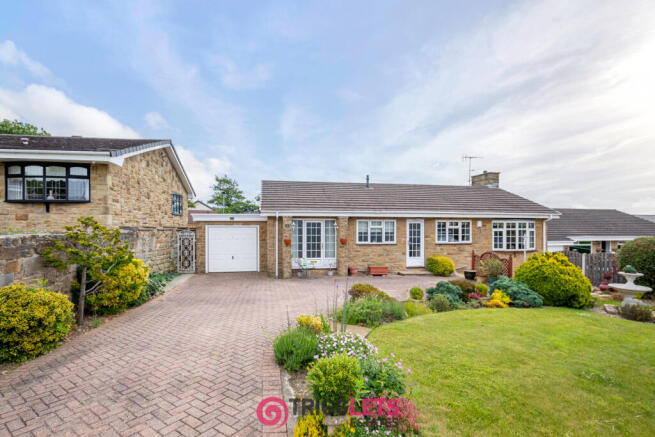 2 bed property, in Wharncliffe Close, £370,000