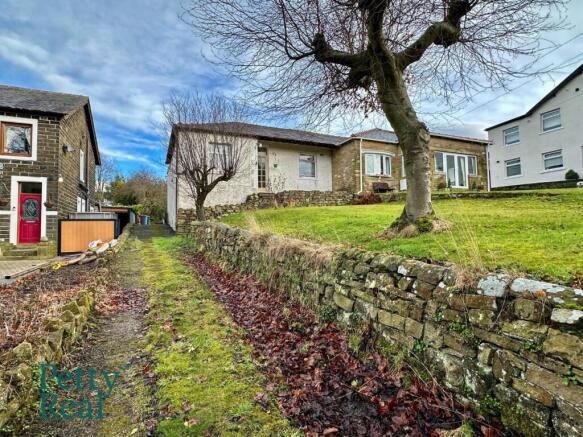 2 bed property, in Barkerhouse Road, £190,000