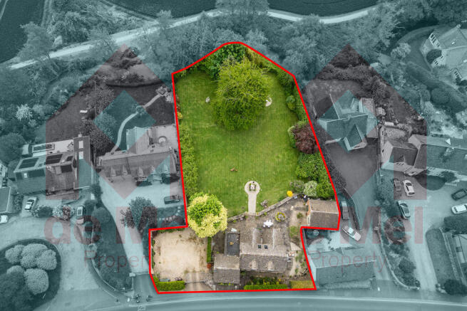 4 bed property, in Broadway Road, £900,000
