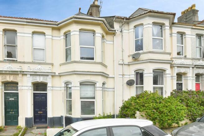 5 bed property, in Sea View Avenue, £250,000