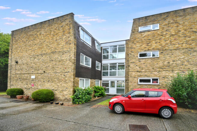 2 bed property, in The Lodge, £270,000