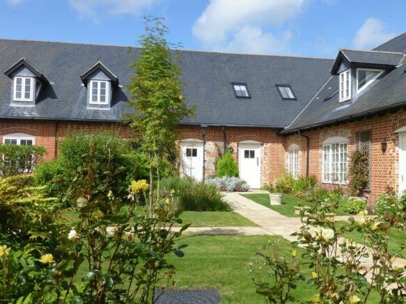 2 bed property, in Home Farm, £210,000