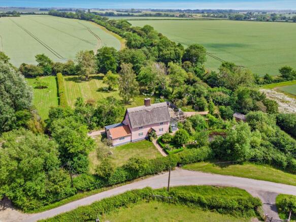 5 bed property, in Tan Office, £900,000