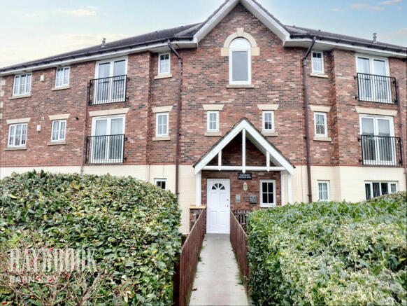 2 bed property, in Parkland View, £65,000