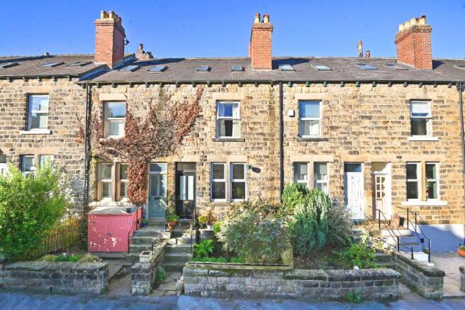 4 bed property, in College Road, £200,000