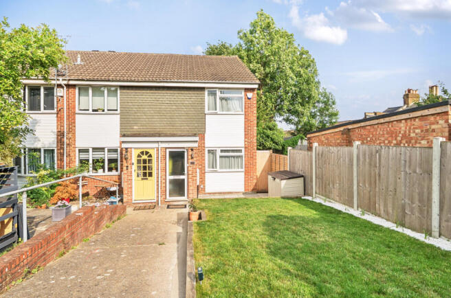 2 bed property, in Scoter Close, £425,000