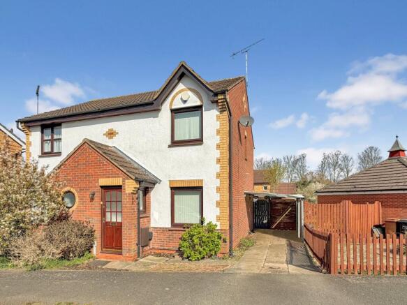2 bed property, in Tate Grove, £240,000