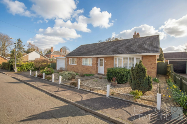 3 bed property, in Orchard Way, £365,000