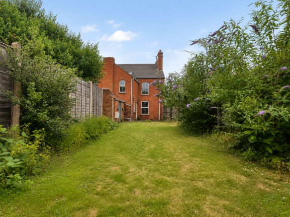 3 bed property, in Gloucester Street, £300,000