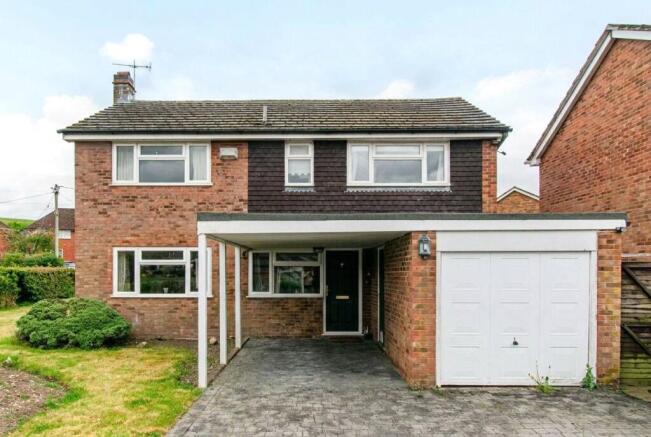 4 bed property, in Gwyns Piece, £450,000