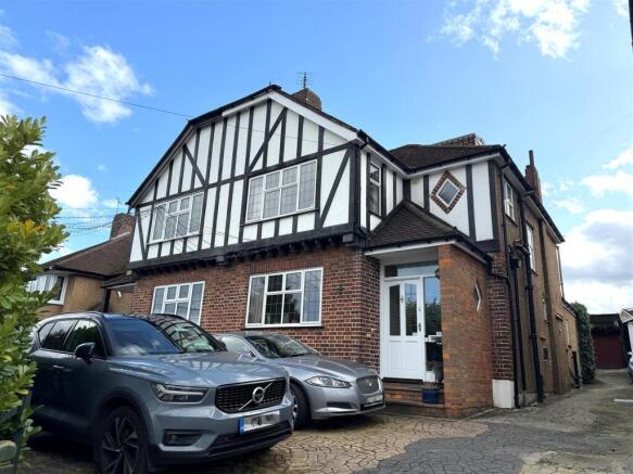 4 bed property, in Baldwins Lane, £830,000