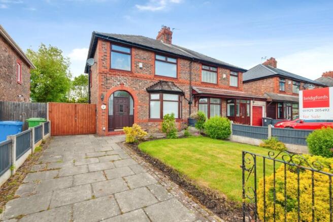 3 bed property, in Hood Lane North, £150,000