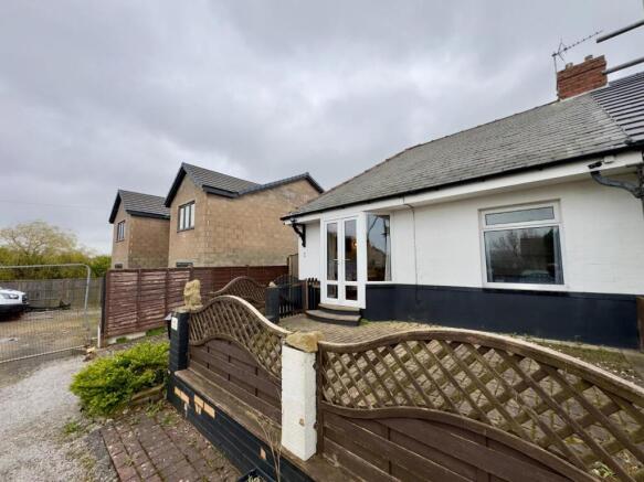 2 bed property, in Ainsdale Avenue, £180,000