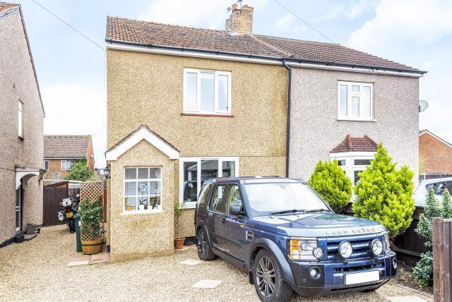 3 bed property, in Orchard Avenue, £435,000