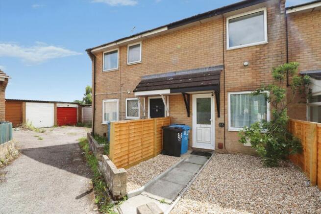2 bed property, in Slepe Crescent, £235,000