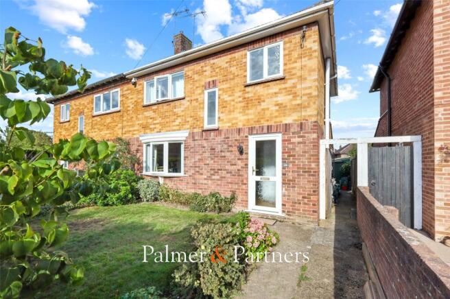 3 bed property, in Cape Close, £280,000