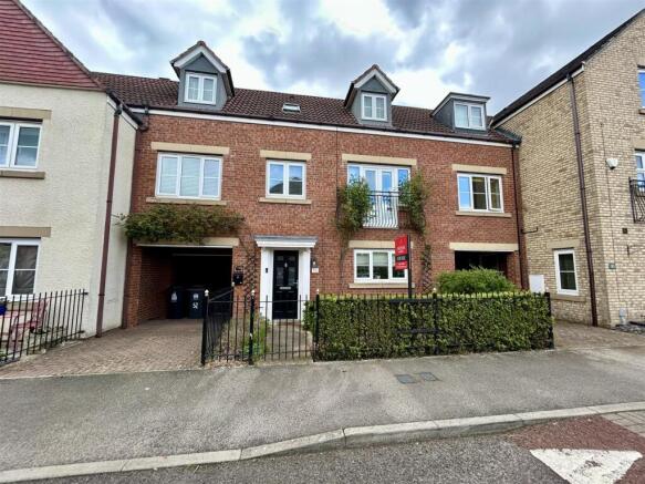 4 bed property, in Collingsway, £260,000