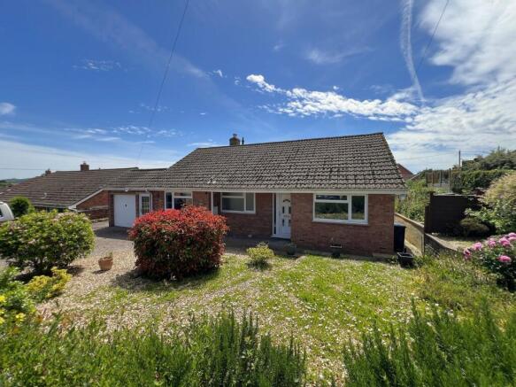 3 bed property, in West View Close, £325,000