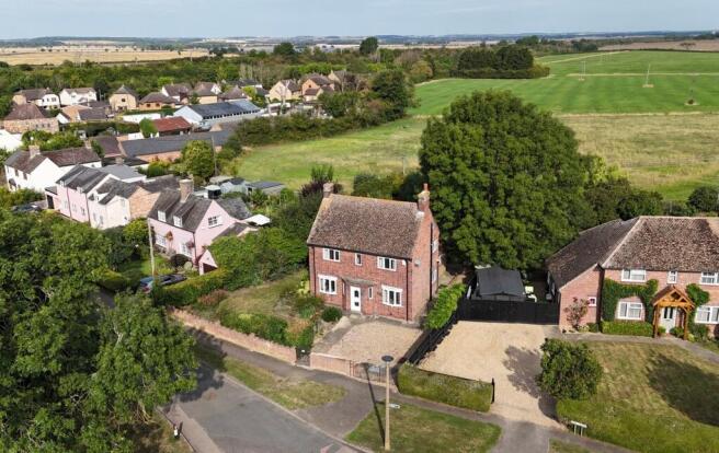 3 bed property, in The Green, £400,000