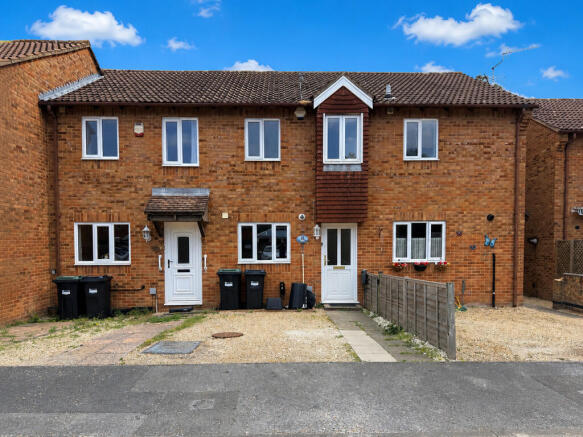 2 bed property, in Pebble Court, £225,000